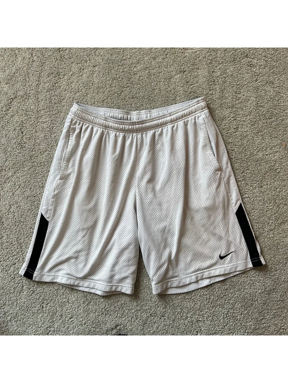 Vintage Nike Men's White Athletic Mesh Shorts Size Large